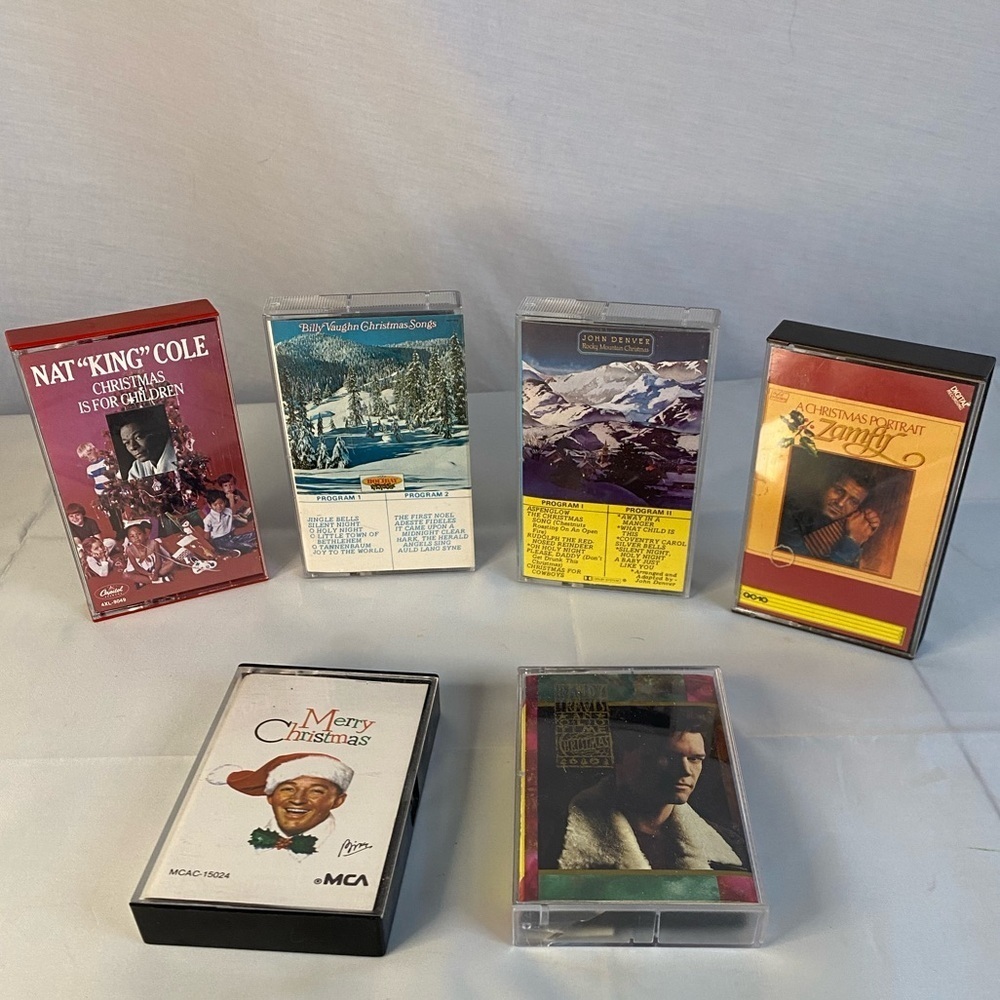 VINTAGE 1984 Bing Crosby Merry Christmas, plus other various cassettes lot - Picture 1 of 7